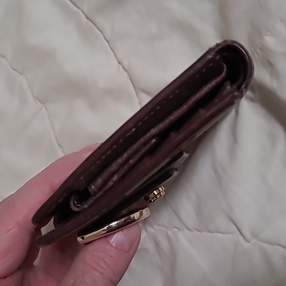 GUCCI WALLET ❤️ Host Pick - Picture 8 of 9